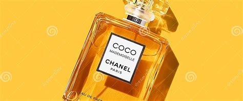 chanel parfum met achtergrond